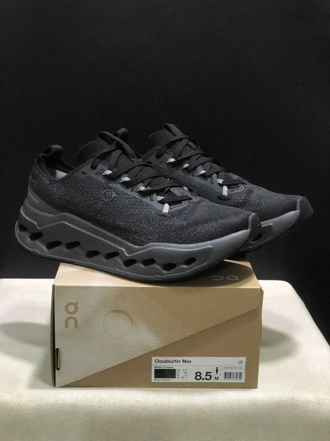 On Running Cloud Surfer Max- Black Eclipse
