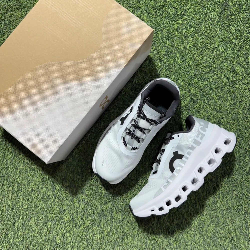 On Running Cloud Monster -White Black