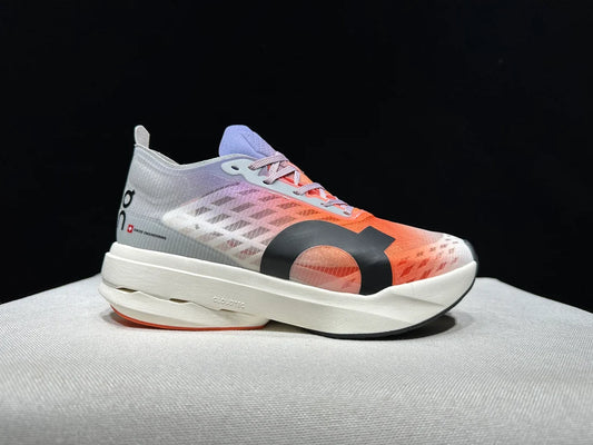 On Running Cloud Boom Strike -Prism Capsule Collection