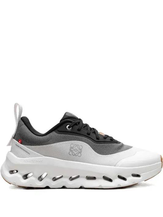 ON RUNNING CLOUDTILT WHITE/BLACK