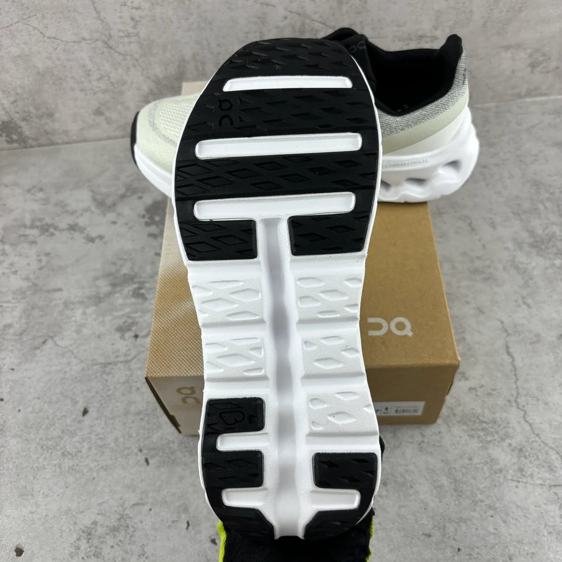 On Running Cloud Tilt Black lvory