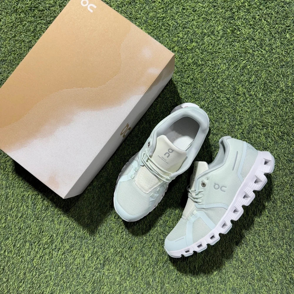 On Running Cloud 5 All White