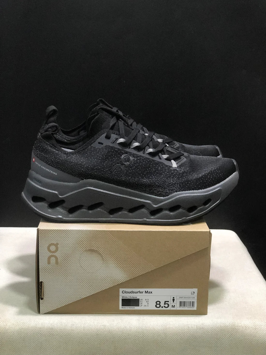 On Running Cloud Surfer Max- Black Eclipse