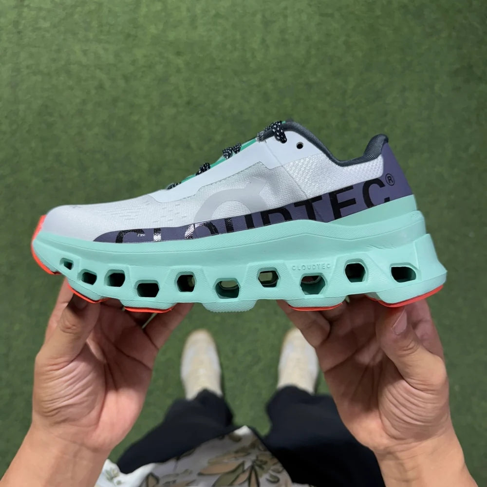 On Running Cloud Monster Undyed White Creek