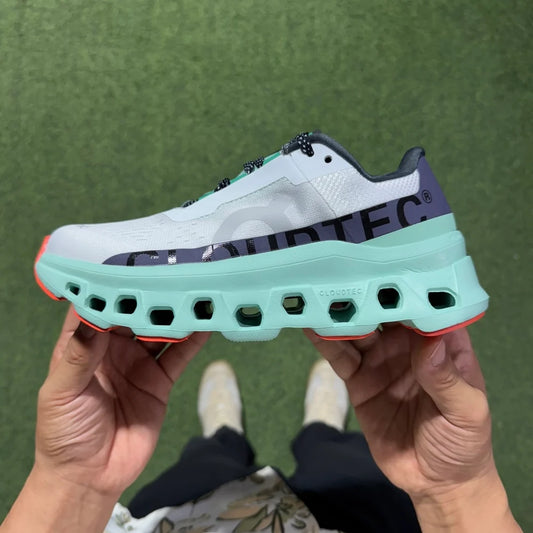 On Running Cloud Monster Undyed White Creek