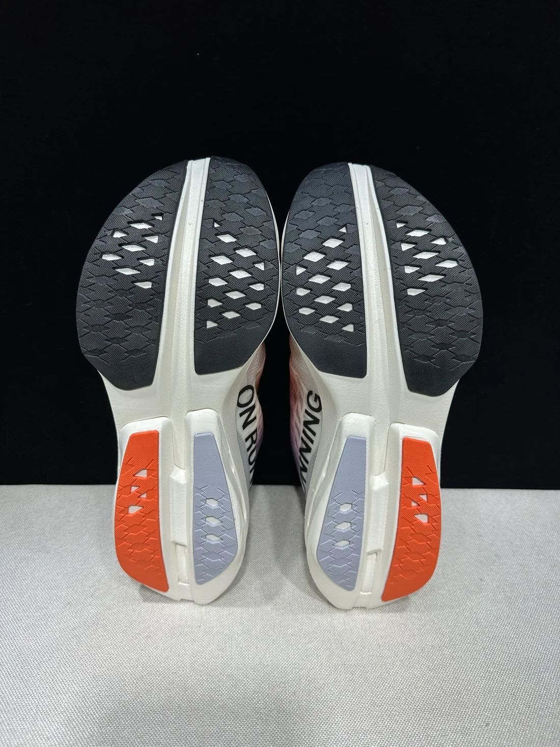 On Running Cloud Boom Strike -Prism Capsule Collection