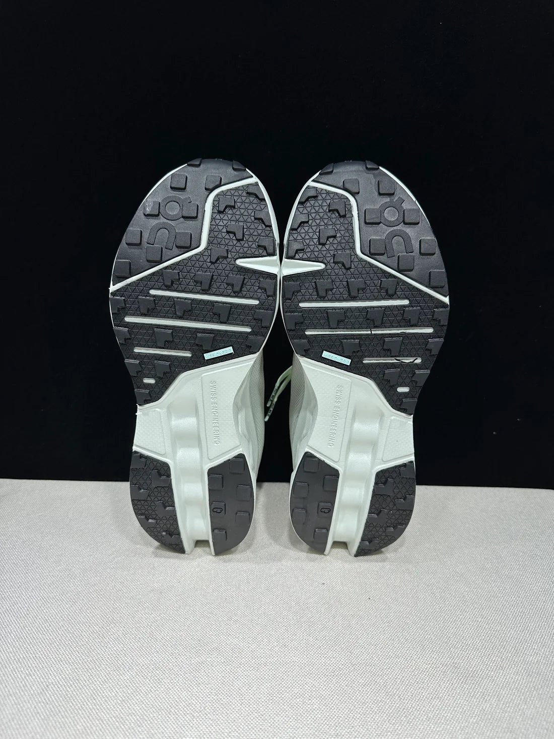 On Running Cloud Surfer Trail Waterproof - Lima Mineral