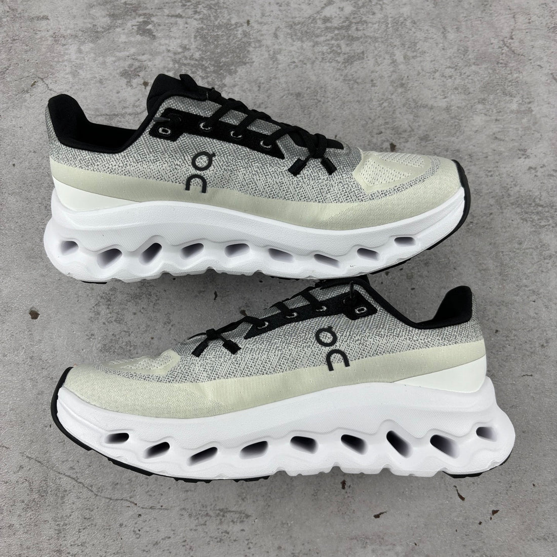 On Running Cloud Tilt Black lvory