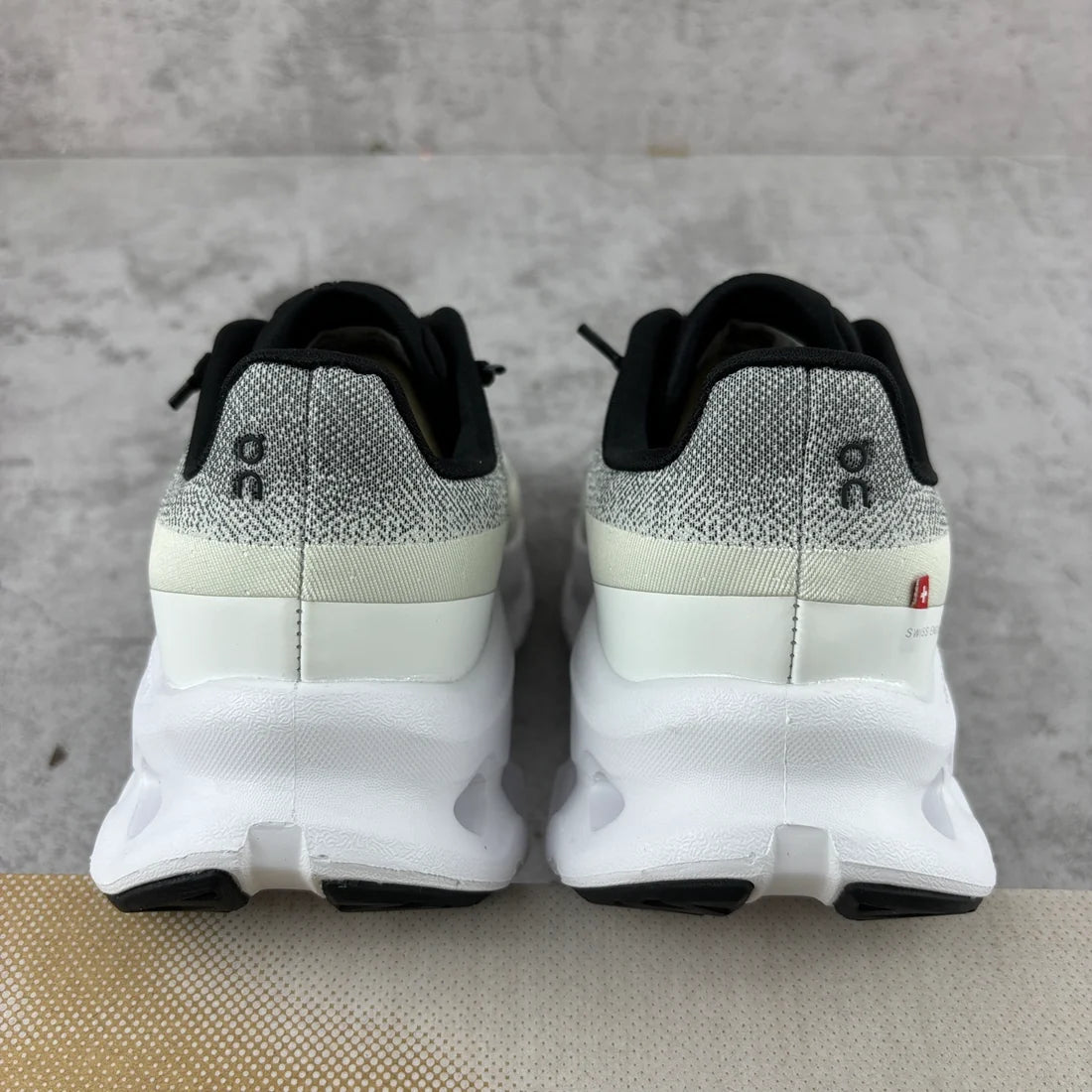 On Running Cloud Tilt Black lvory