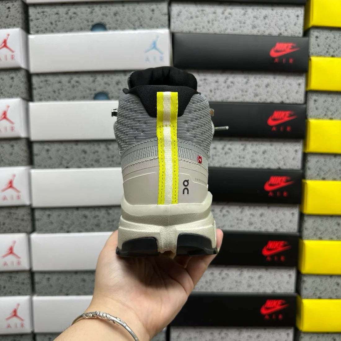 On Running Cloud Rock Mid Waterproof -Alloy Ice