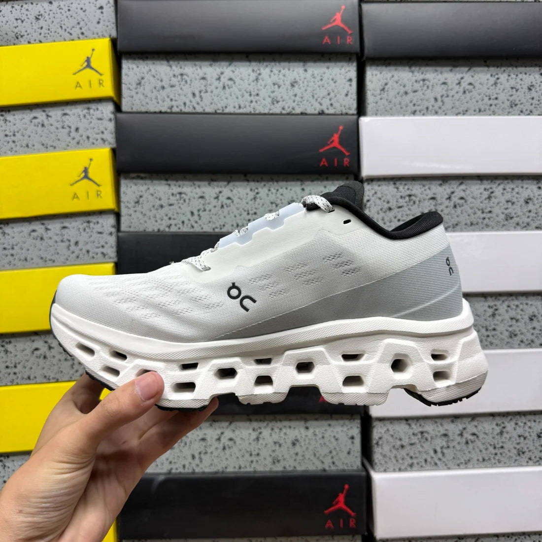 On Running Cloud Monster 3-White